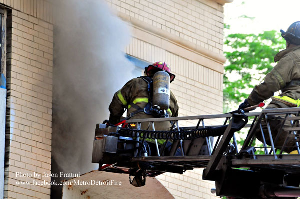 Detroit (MI) Firefighters Injured in Partial Parapet Collapse