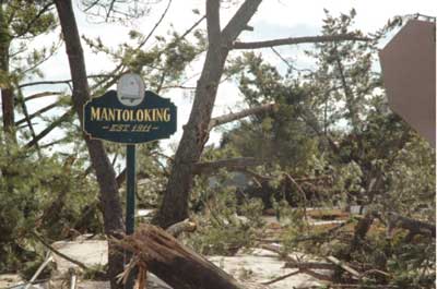 (1) The Mantoloking sign at the base of the Mantoloking Bridge. (Photos courtesy of the Mantoloking Office of Emergency Management unless otherwise noted.)