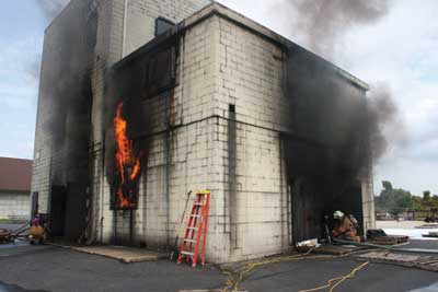 (4) A facility used for gas-cooling experiments. Temperature changes were recorded during and following flow into a nonburning room connected to the burning room by an open doorway. (Photo by C.A. Dicus)