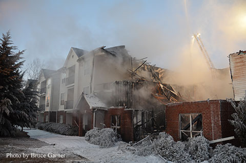  Chattanooga (TN) Firefighters Brave Frigid Weather to Battle Apartment Fire