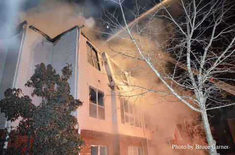  Chattanooga (TN) Firefighters Brave Frigid Weather to Battle Apartment Fire