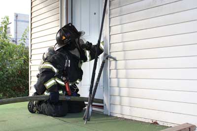 (1) The doorman controls the entry point while feeding line to the attack crew. (Photos by Samuel Hittle.)