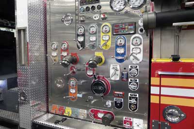 (26) Various types of valve controls can be provided. This Fire Department of New York pumper has all crank-type valves.