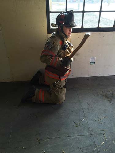 (7) The scabbard allows the firefighter to carry a tool hands-free. 