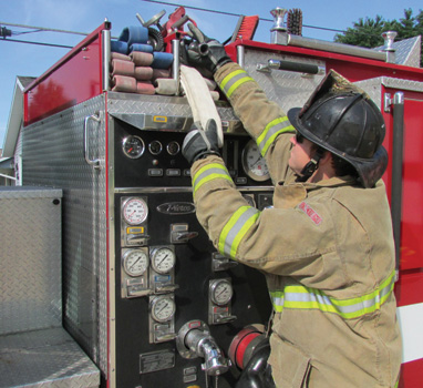 (6) For two-firefighter deployment, the nozzle firefighter grasps only the nozzle and nozzle firefighter loop. (Photo by Josh Graham.)