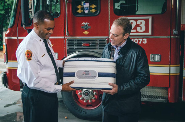 DeKalb County Fire Chief Darnell Fullum receives the 2015 Recharge Recipient award from Serta Simmons Bedding President of Sales Tony Smith commemorating Simmons’ donation of 150 mattresses in support of the department’s service to the Atlanta Metro. 