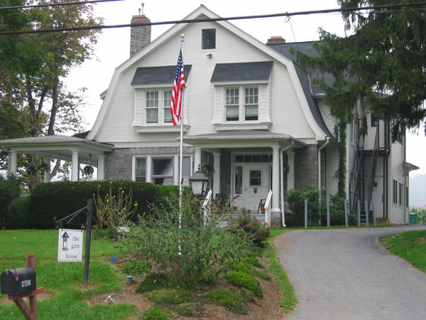 Photo 4: A residential board and care facility that originally was a single family dwelling.