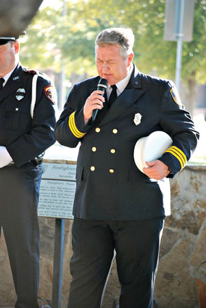 (6) LFD Chaplain Kenneth Wells delivers the opening prayer at a memorial in Lewisville, Texas. (Photo by Sheri Baldwin.)