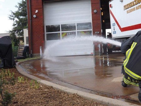 (11) The water is applied in the same manner, only this time personnel use a 15⁄16-inch smooth bore nozzle pumping at 40-psi nozzle pressure. Pumping the line at this nozzle pressure gave us a flow of approximately 165 gpm.