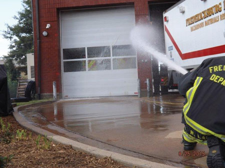 (8) The water is applied in the same manner, only this time personnel use a 15⁄16-inch smooth bore nozzle pumping at 40-psi nozzle pressure. Pumping the line at this nozzle pressure gave us a flow of approximately 165 gpm.