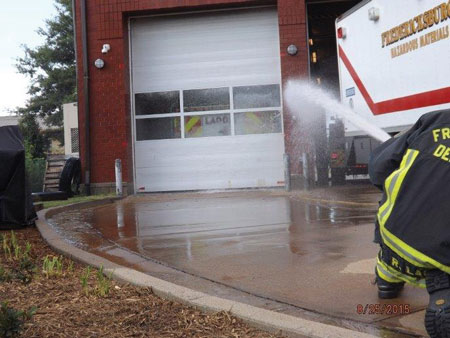 (9) The water is applied in the same manner, only this time personnel use a 15⁄16-inch smooth bore nozzle pumping at 40-psi nozzle pressure. Pumping the line at this nozzle pressure gave us a flow of approximately 165 gpm.