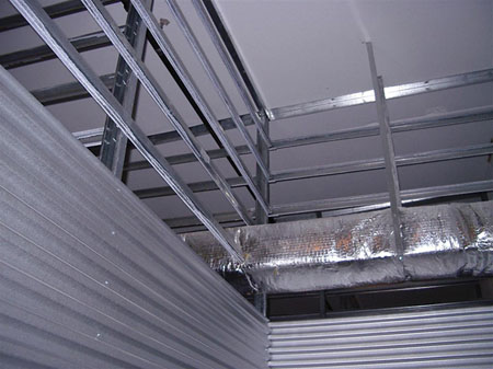 (5) The common opening for storage facility ventilation provides an excellent avenue for horizontal fire extension throughout the building. 