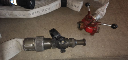 (4) Remove the tip from the wye and place it on the gated ball valve for 2½-inch flows. 