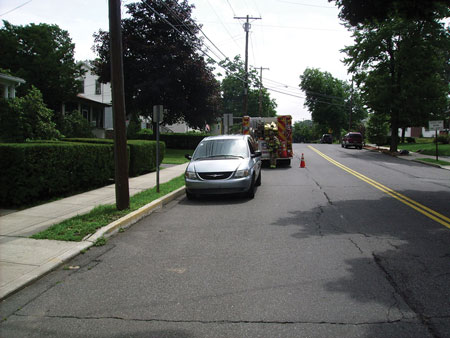 <b>(4) </b>The apparatus is placed as close to the structure as safely allowable while ensuring there’s enough maneuverable space for the truck and subsequent responding engine companies.