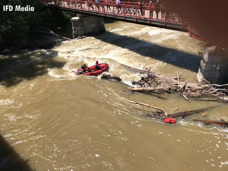 Indy water rescue crews on White River to rescue kayakers