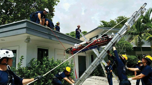  (16) Fort Lauderdale (FL) firefighters use a ladder pivot to remove a patient having seizures off a roof. (Photo by John McLoughlin.)