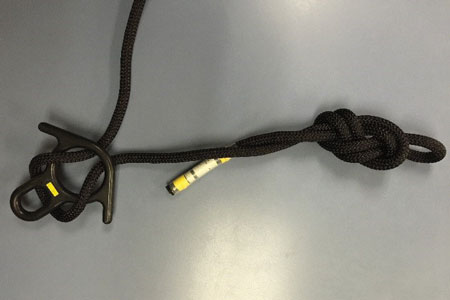 (4) A bight in the rescue rope is pushed through the center of the rescue 8 and over the end of the device before it is attached to the carabiner or the anchor. 