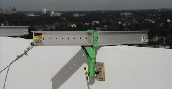 (4) A parapet clamp is the primary anchor for this cantilever beam that anchors the wire rope. All anchor systems must be tied back with a second inline anchor. 