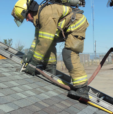 (2) Insert the piercing nozzle (3) all the way into the attic space to maximize effectiveness.