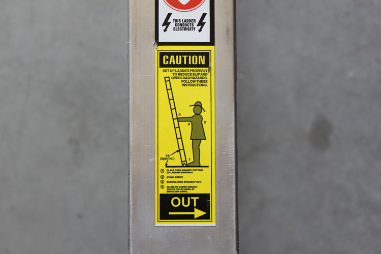 Ground ladder label