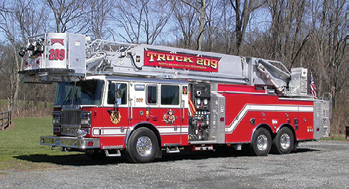 The North Brunswick (NJ) Volunteer Engine & Truck Company 2 placed in service this third-generation SEAGRAVE platform quint. Chief Donald Salzmann says the platform’s stability with the rescue capabilities of a ladder is important to the department. It is first-due to most of the schools and commercial and high-rise buildings in the township.
Photo by author.