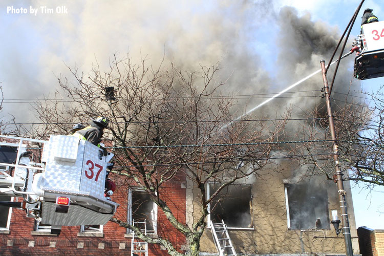 Aerial devices used at Chicago fire