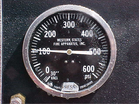 (4) Note the 10-psi increments on this discharge gauge.