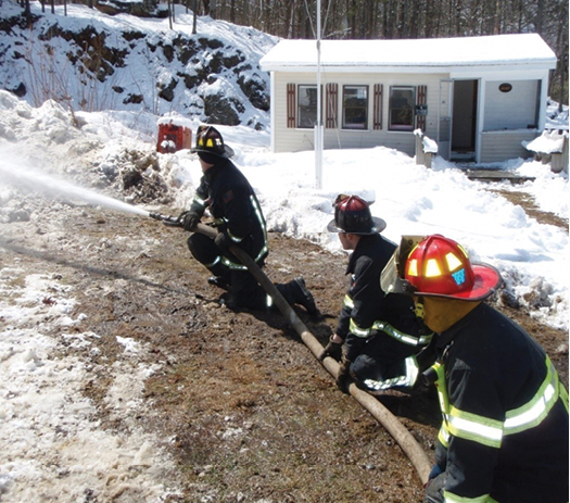 (1) Engine companies that train repeatedly with 2½-inch hoselines will be familiar with and comfortable operating them even when staffing is limited. (Photos by author.)