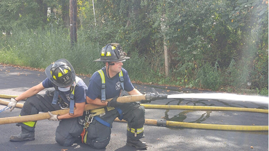 (2) Engine companies that train repeatedly with 2½-inch hoselines will be familiar with and comfortable operating them even when staffing is limited. (Photos by author.)