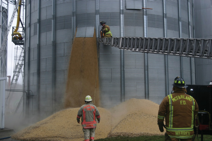 Flowing grain. (Photo by author.)