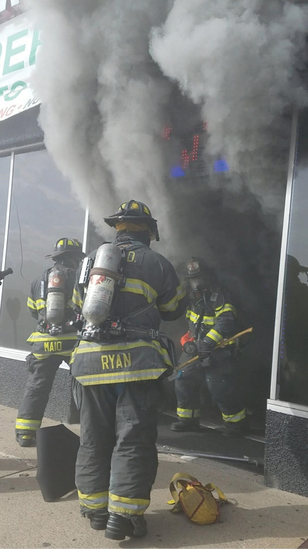 First-due engine and truck personnel prepare to enter the building on arrival. (Photo by Chris Robins.)  