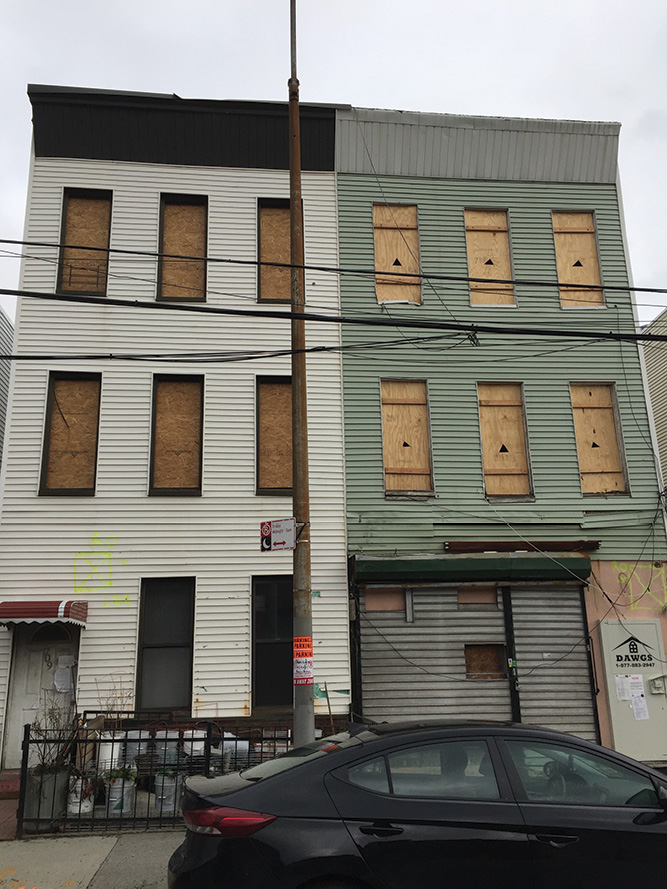 (1) Two vacant adjacent row-frame houses/buildings. The structure on the right has HUD windows and door and window guard systems (DAWGS). (Photos by author.) 