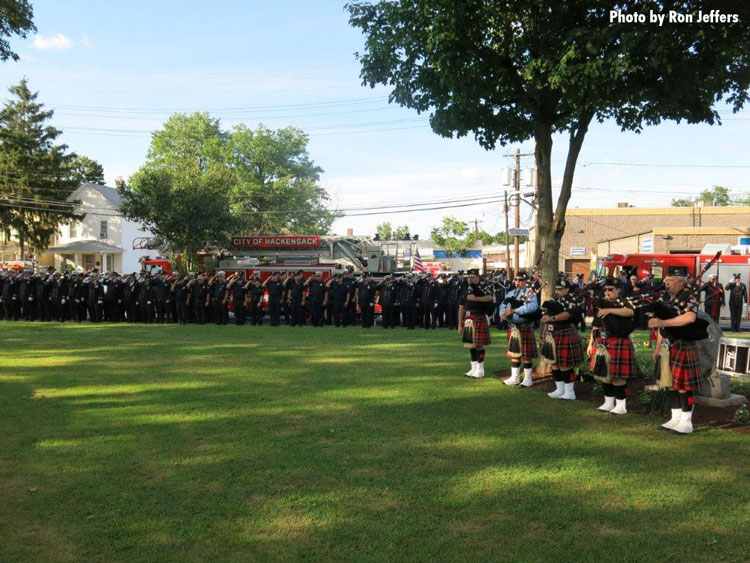 Pipers and firefighters pay tribute to the fallen