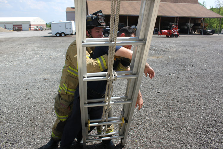 Moving the victim off the ladder