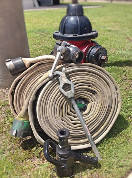 Because of lower pressure demands in an attack system that uses 2½-inch hose, valuable training can take place with limited equipment and without a pumping apparatus. (Photo by author.)