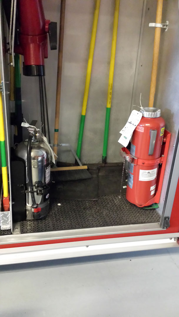 Dry chemical extinguisher