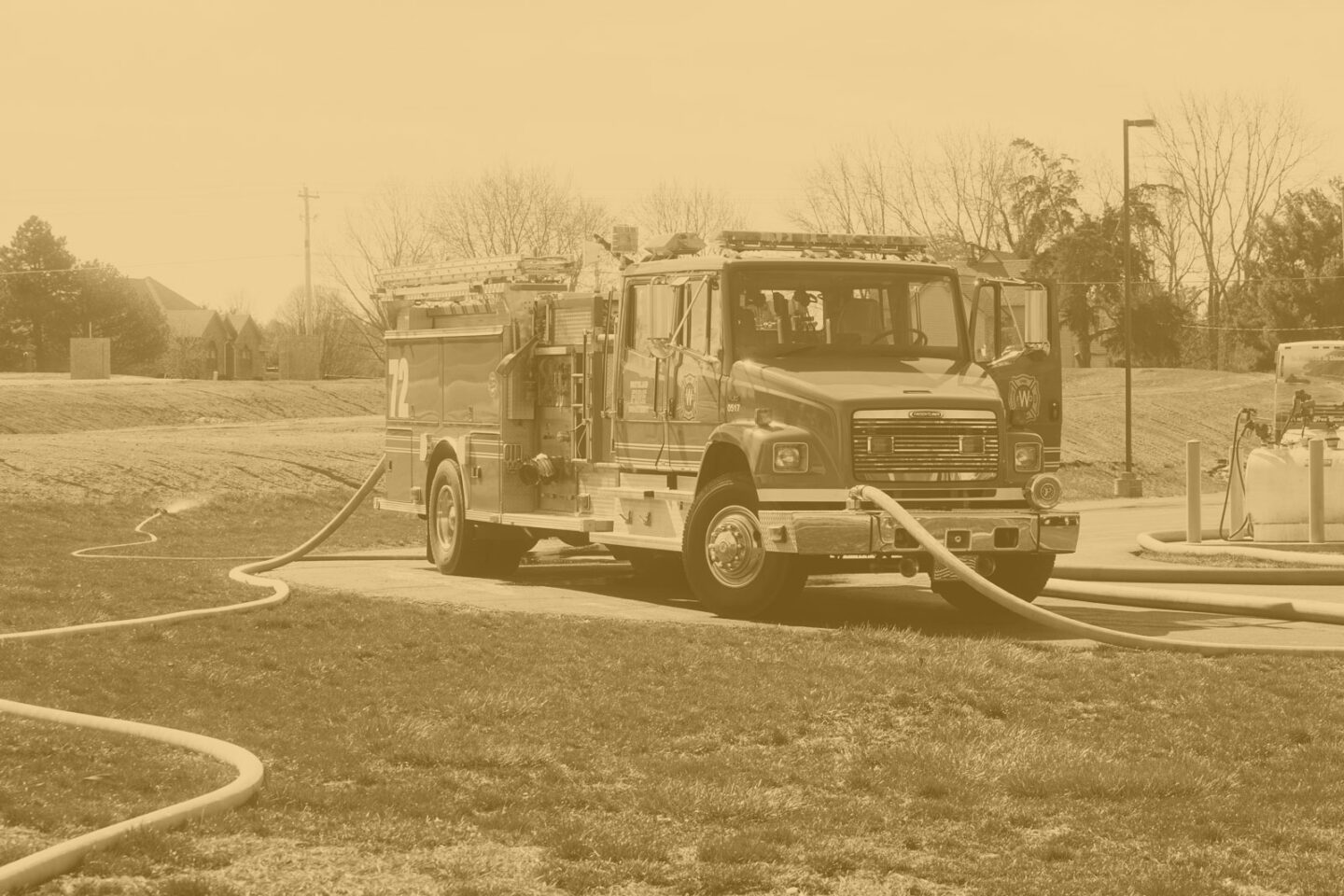 Fire apparatus with hoselines