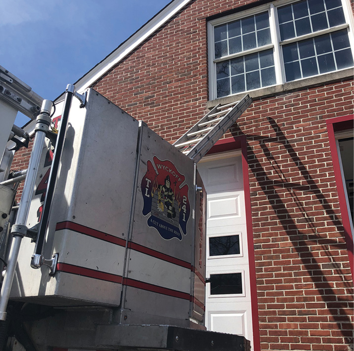 When positioning the ladder to the building, ensure you have both tips resting on the building to distribute the weight equally. Otherwise, the portable ladder may twist while you are climbing it.