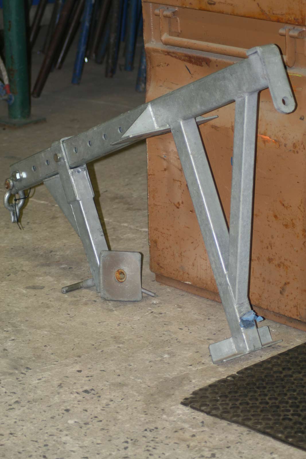 Parapet clamp