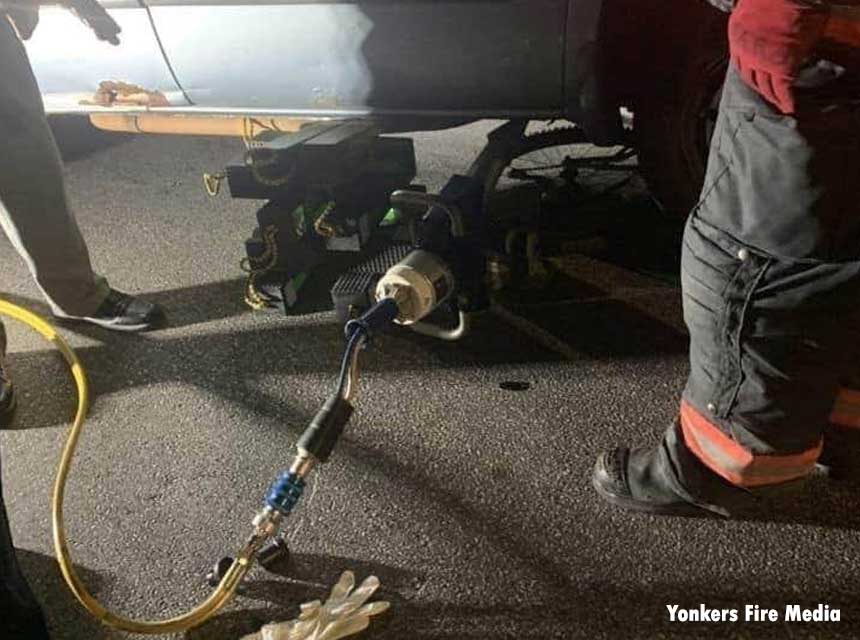 Stabilizer in use with extrication tool to keep car raised