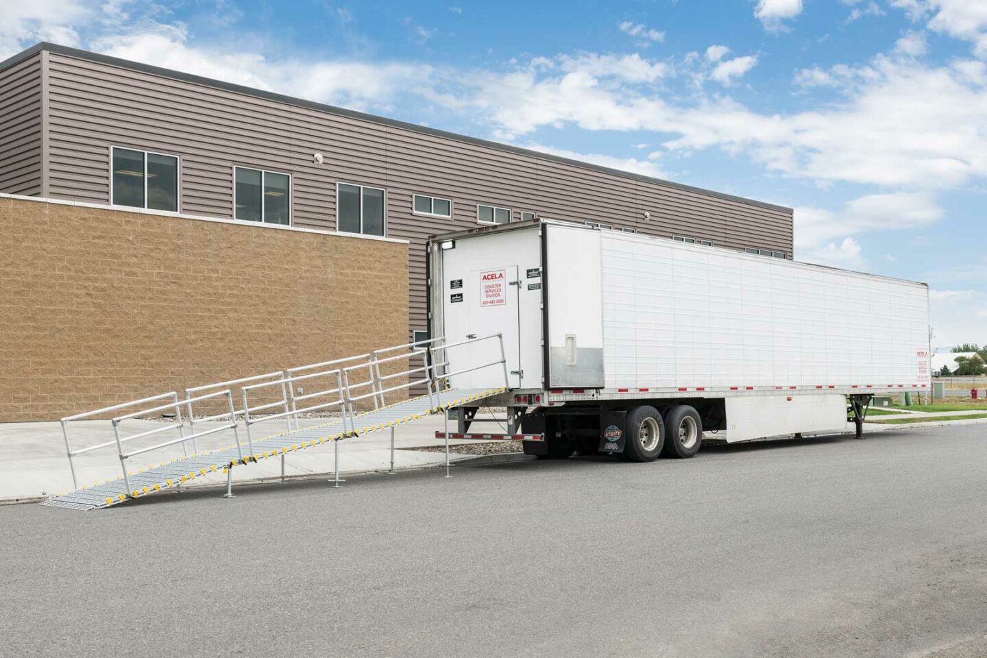 Acela 53' Refrigerated Trailer with OSHA compliant easy assembly ramp