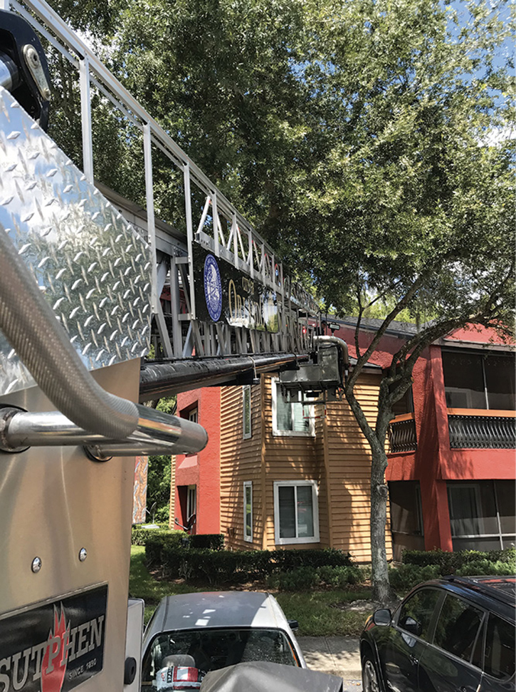 When retracting the boom, ensure no limbs will impede operations. Wedging a large branch or limb in the boom can cause damage to the apparatus or cease operations without warning.