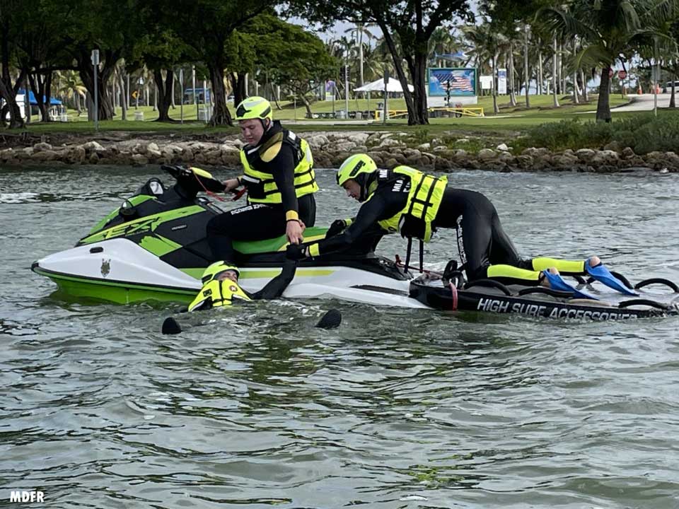 MDFR Ocean Rescue lifeguards save swimmer