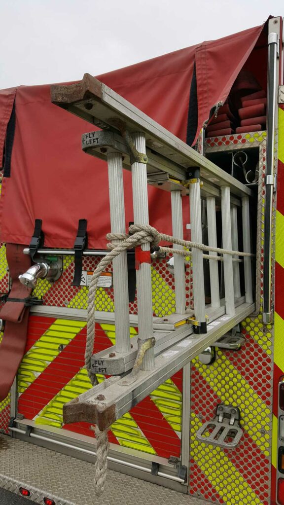 Halyard on ground ladder