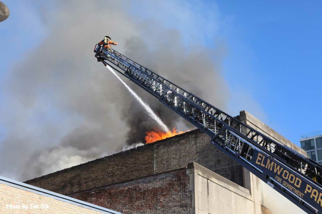 Elmwood Park aerial puts master stream on fire through the roof