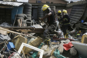 Rescuers at fatal Nigeria gas explosion scene