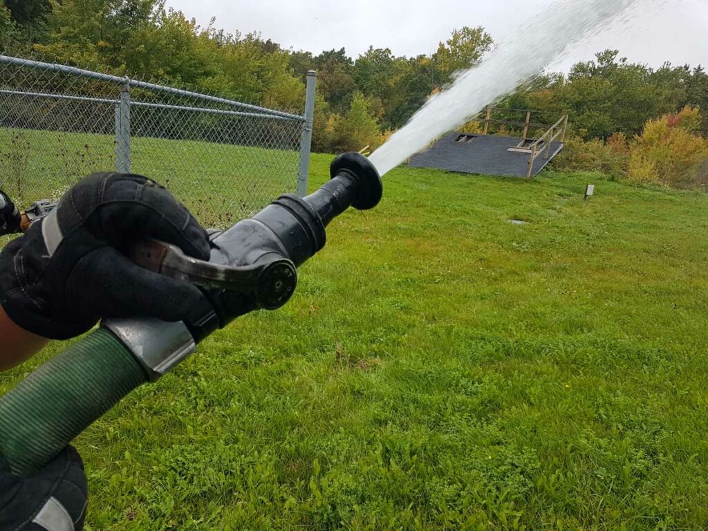 Smooth bore nozzle with solid stream