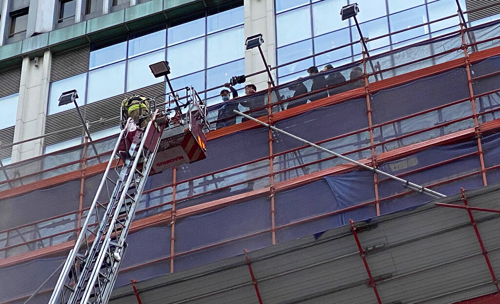 Hong Kong skyscraper fire