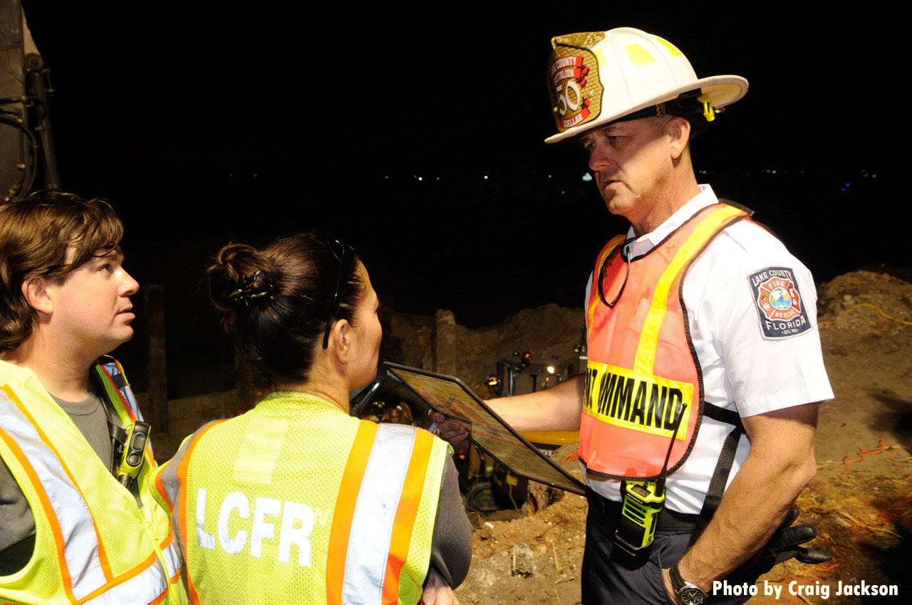 Incident commander talking to rescuers