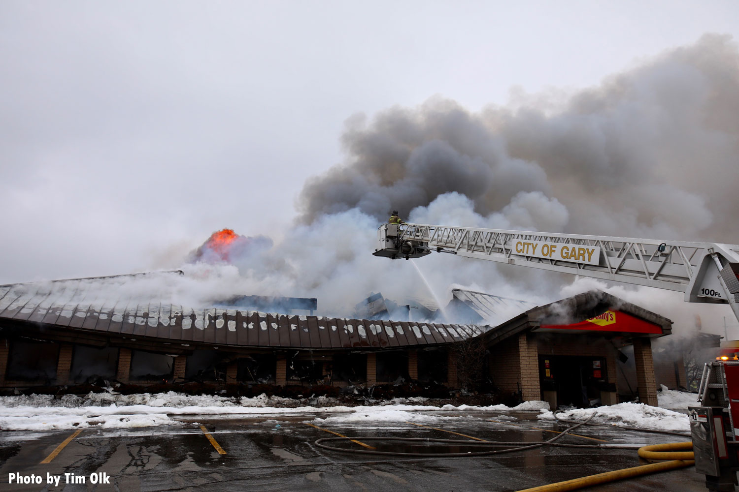 Elevate master stream in fire at Denny's